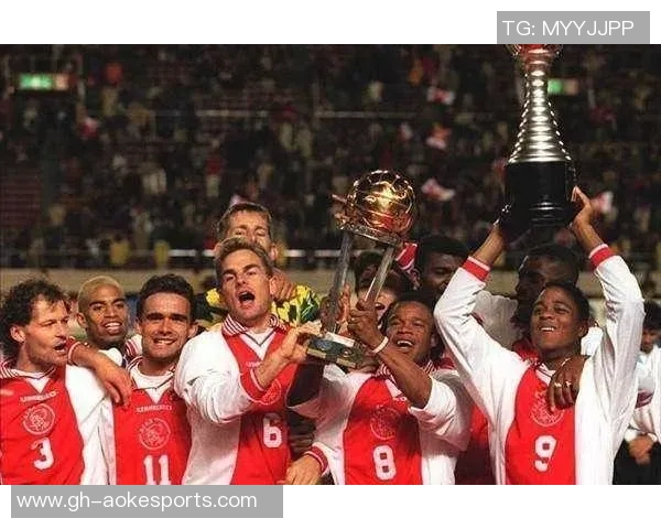 球星是否会赠送足球鞋给粉丝或青少年球员的幕后故事与现实解析